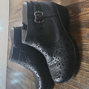 New Alegria Womens Black Genuine Leather Ankle Boots with Buckle Detail